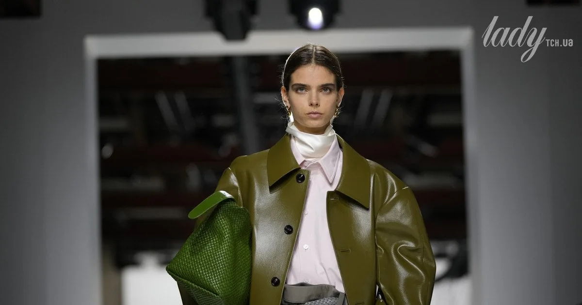 Від об’ємних суконь до шкіряних жакетів: бренд Bottega Veneta показав колекцію весна-літо 2026